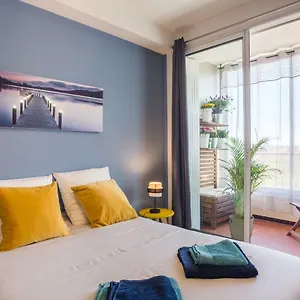 T2 Avec Loggia Fleurie Et Ensoleillée , Toulon France